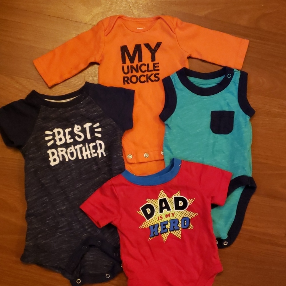 2/$20🌻 4 Newborn outfits